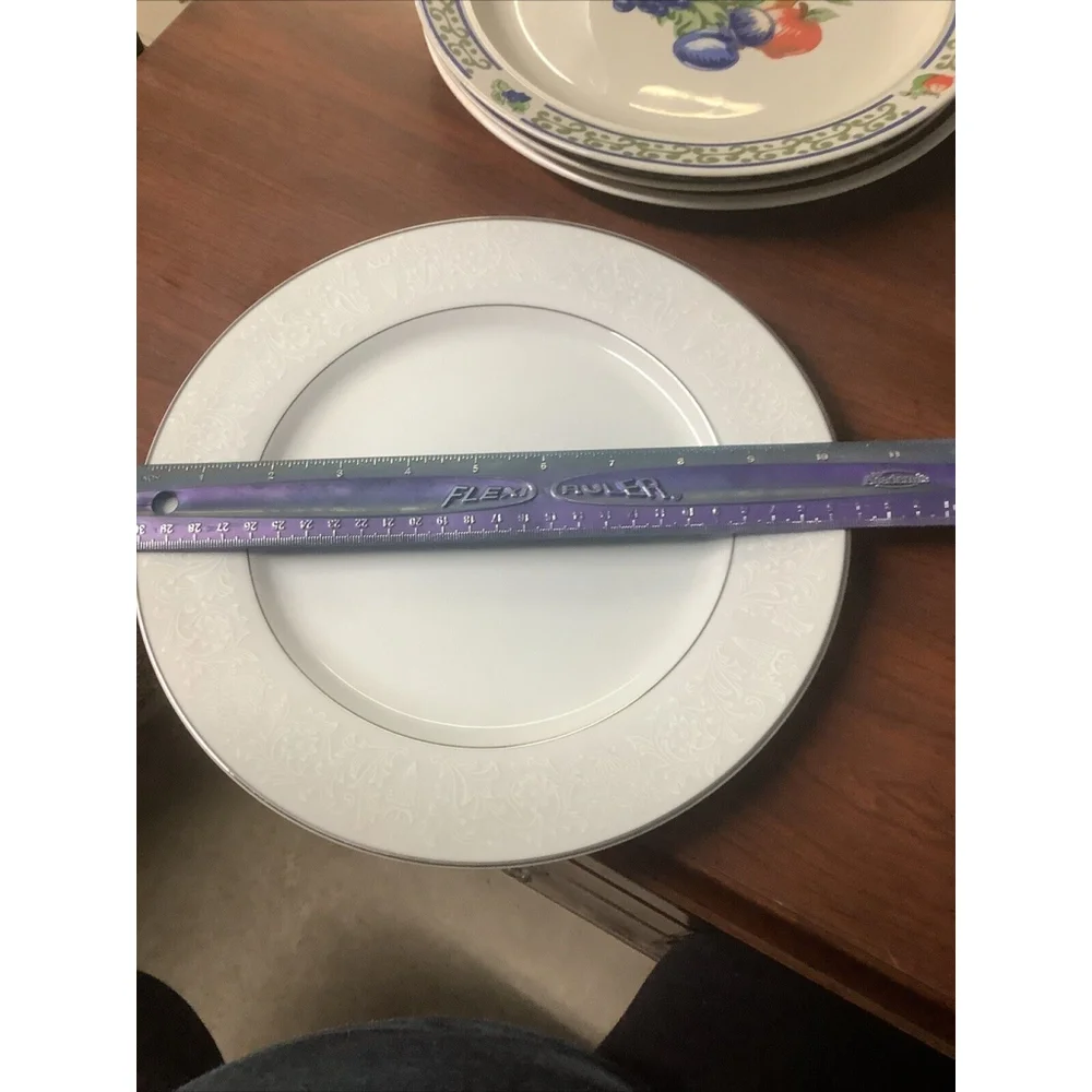 CROWN VICTORIA DINNER PLATE LOVELACE
